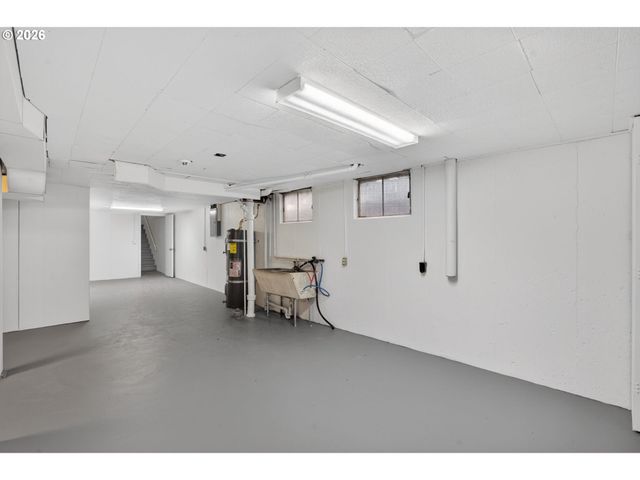 16601 Se TAYLOR St, Portland, OR 97233