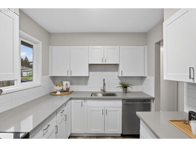 16601 Se TAYLOR St, Portland, OR 97233