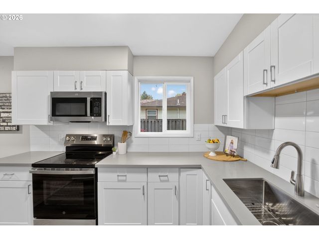 16601 Se TAYLOR St, Portland, OR 97233