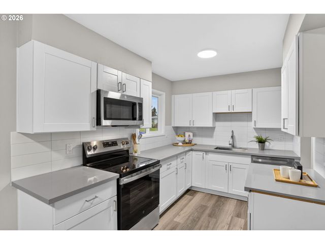 16601 Se TAYLOR St, Portland, OR 97233