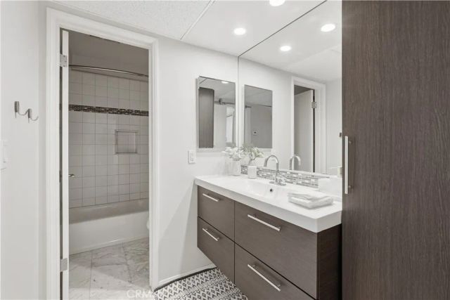 836 S Bundy Drive 303, Los Angeles, CA 90049