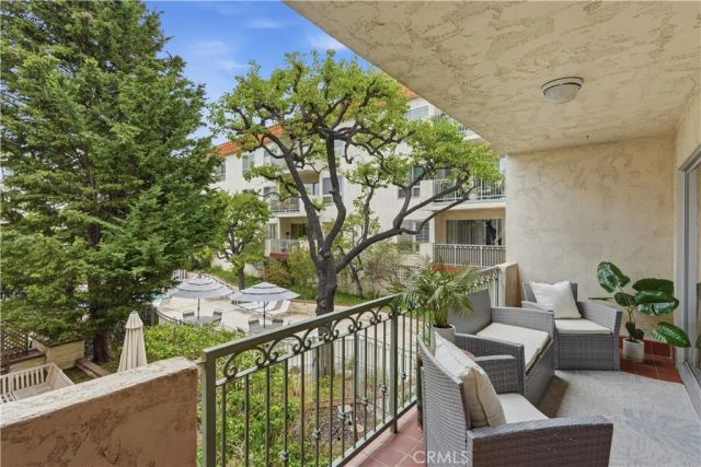 836 S Bundy Drive 303, Los Angeles, CA 90049