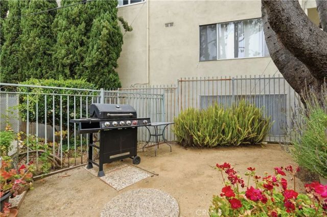 836 S Bundy Drive 303, Los Angeles, CA 90049