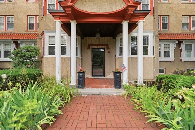 585 Franklin Street 6, Melrose, MA 02176