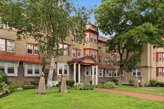 585 Franklin Street 6, Melrose, MA 02176