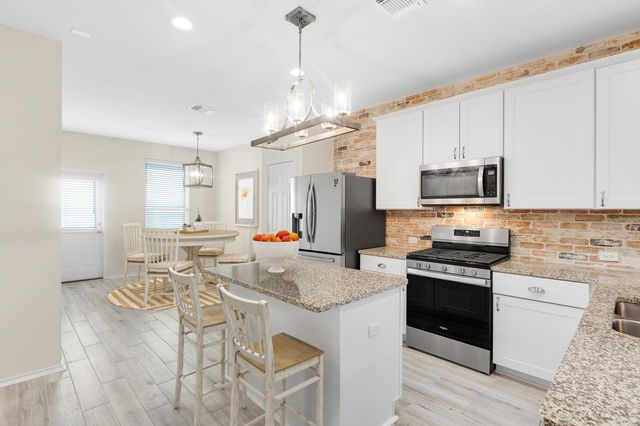 546 Pepperbark LOOP, Buda, TX 78610