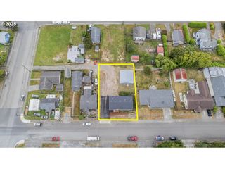 242 N WASSON St, Coos Bay, OR 97420