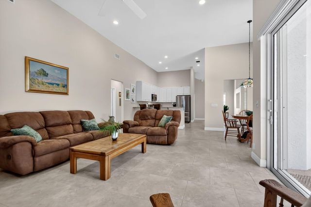 9239 Emily Circle, Lake Worth, FL 33467