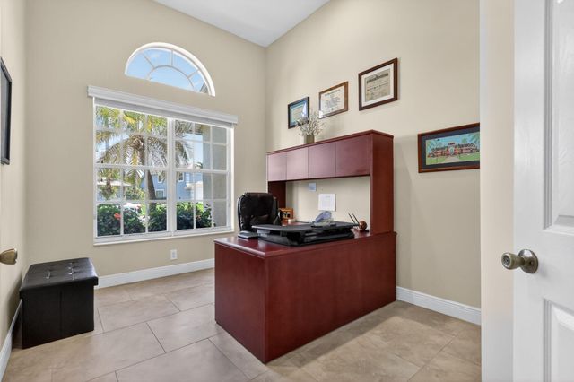 9239 Emily Circle, Lake Worth, FL 33467