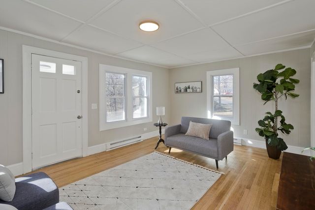 6 Bremen St, Springfield, MA 01108