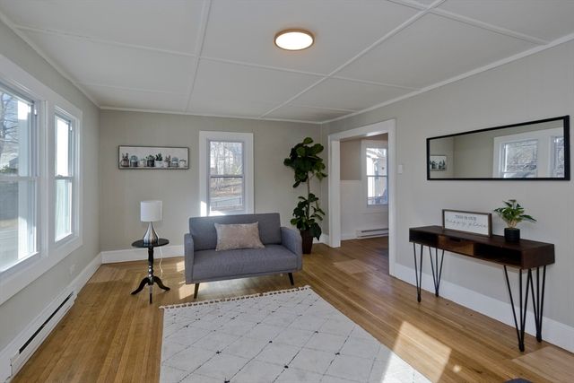 6 Bremen St, Springfield, MA 01108