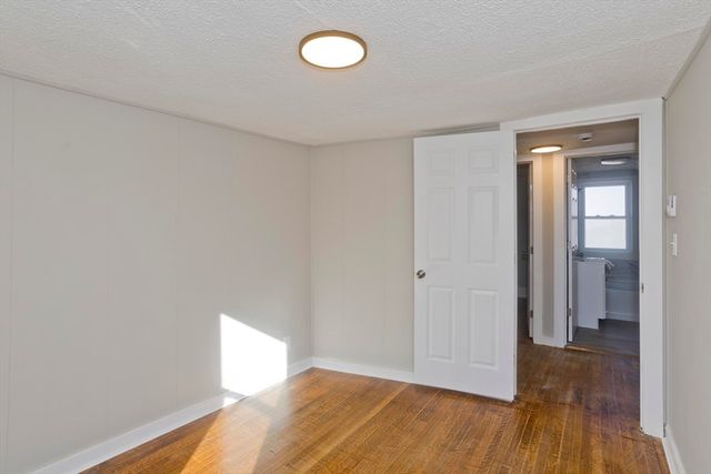 6 Bremen St, Springfield, MA 01108