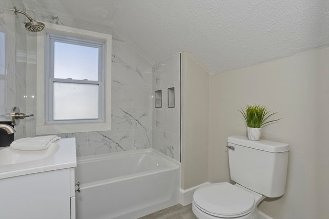 6 Bremen St, Springfield, MA 01108