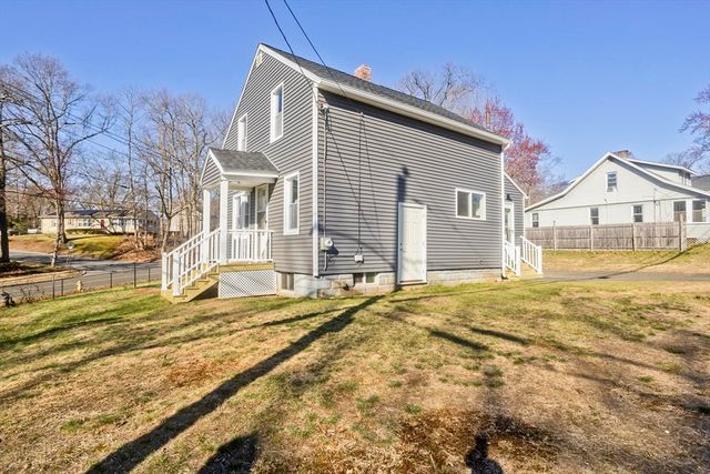 6 Bremen St, Springfield, MA 01108