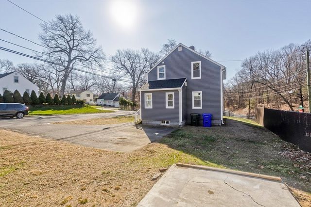 6 Bremen St, Springfield, MA 01108