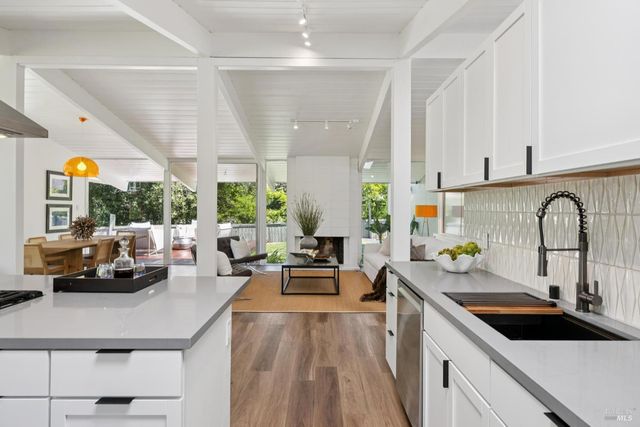 876 Las Ovejas Ave, San Rafael, CA 94903