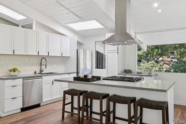 876 Las Ovejas Ave, San Rafael, CA 94903