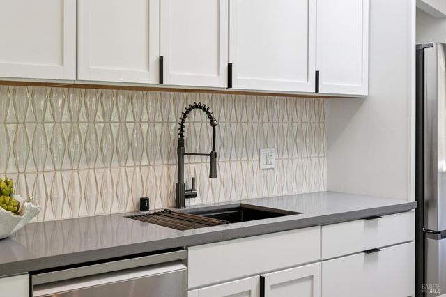 876 Las Ovejas Ave, San Rafael, CA 94903