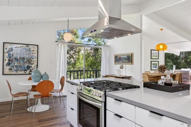 876 Las Ovejas Ave, San Rafael, CA 94903