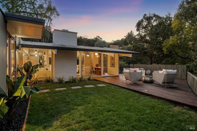 876 Las Ovejas Ave, San Rafael, CA 94903