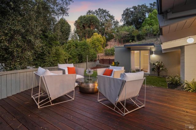 876 Las Ovejas Ave, San Rafael, CA 94903