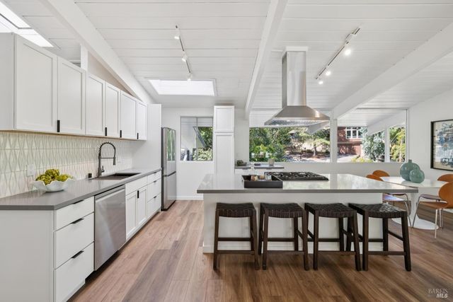 876 Las Ovejas Ave, San Rafael, CA 94903