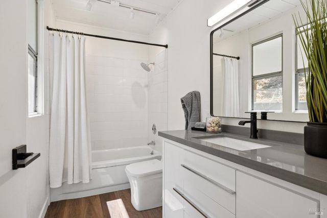 876 Las Ovejas Ave, San Rafael, CA 94903