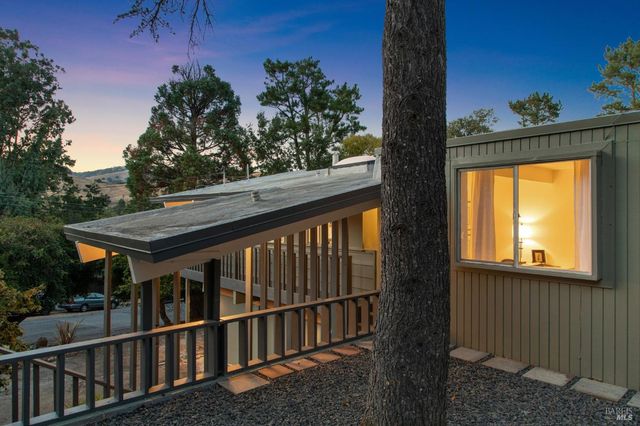 876 Las Ovejas Ave, San Rafael, CA 94903