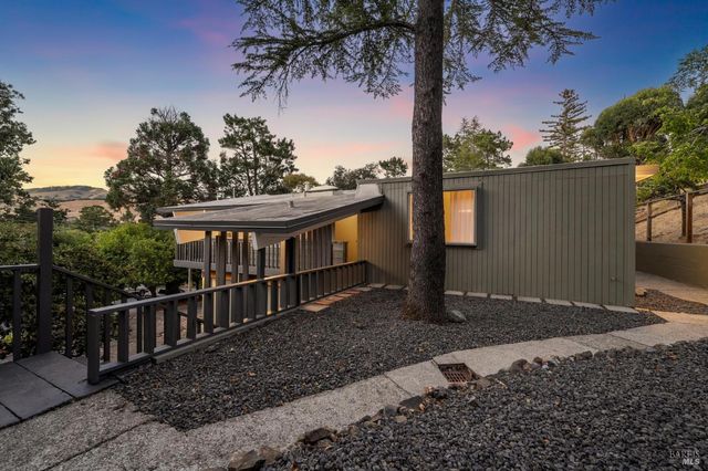 876 Las Ovejas Ave, San Rafael, CA 94903