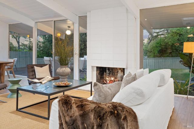 876 Las Ovejas Ave, San Rafael, CA 94903