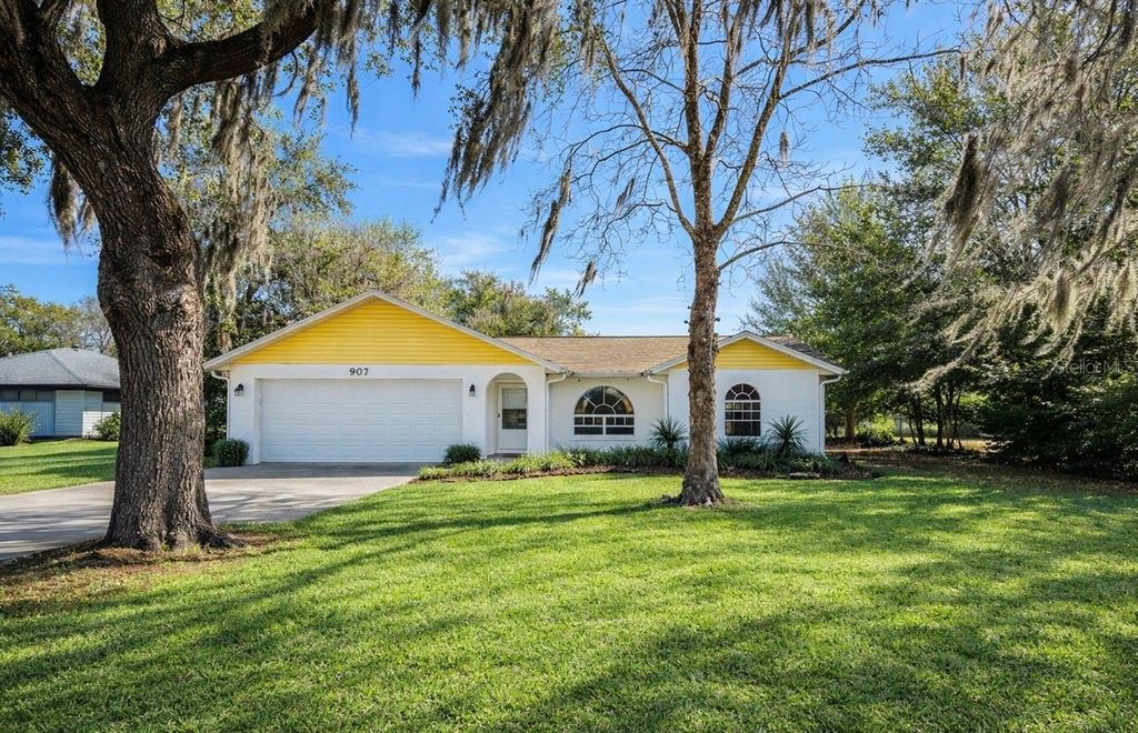 Image 1 of property listing at 907 N WEST STREET, Bushnell, FL 33513