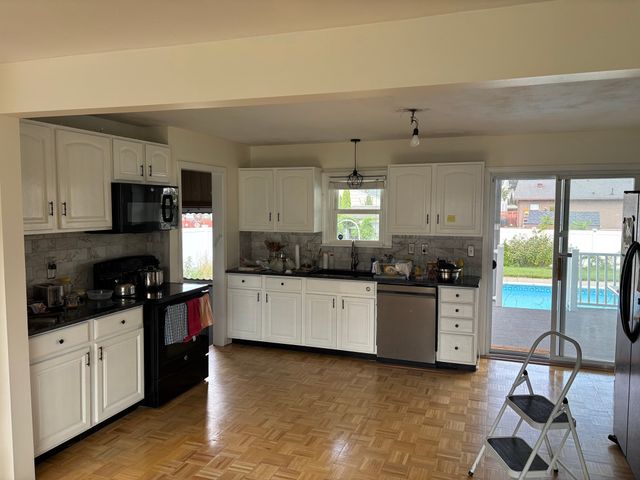 16 Kaveney St, Chicopee, MA 01020