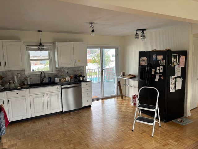 16 Kaveney St, Chicopee, MA 01020