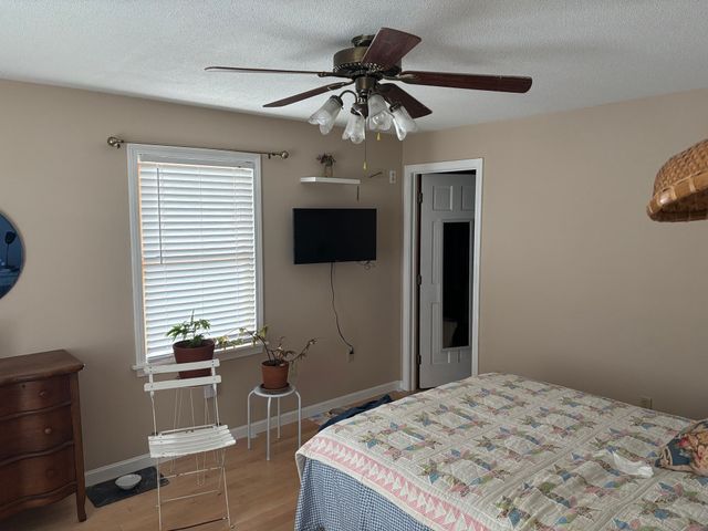 16 Kaveney St, Chicopee, MA 01020