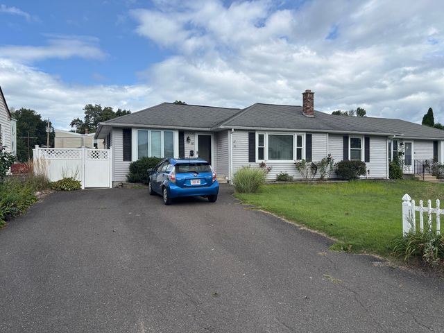 16 Kaveney St, Chicopee, MA 01020
