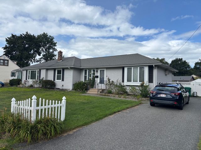 16 Kaveney St, Chicopee, MA 01020