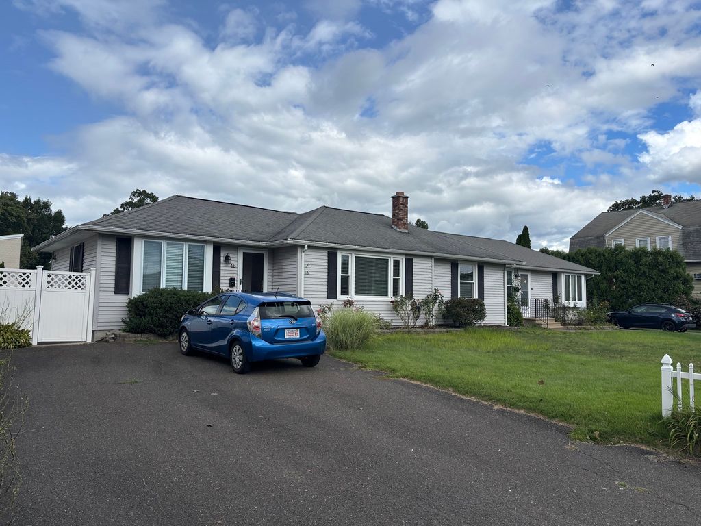 16 Kaveney St, Chicopee, MA 01020