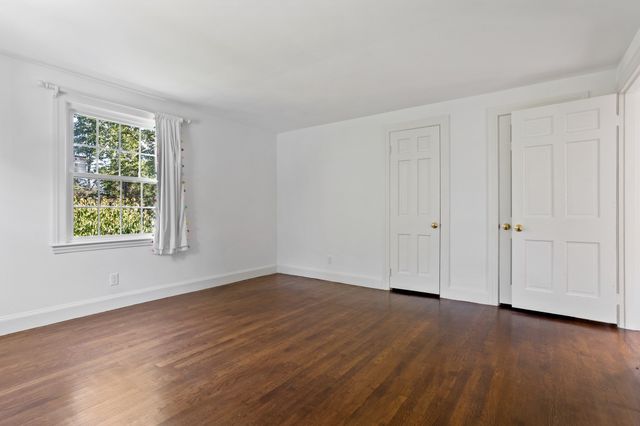 4 Meadowbrook Rd, Dover, MA 02030