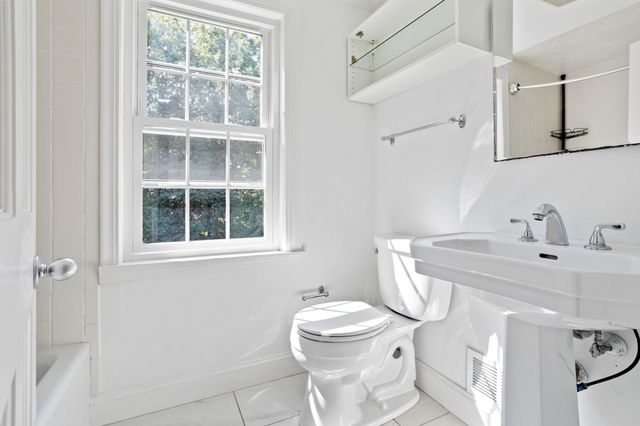4 Meadowbrook Rd, Dover, MA 02030