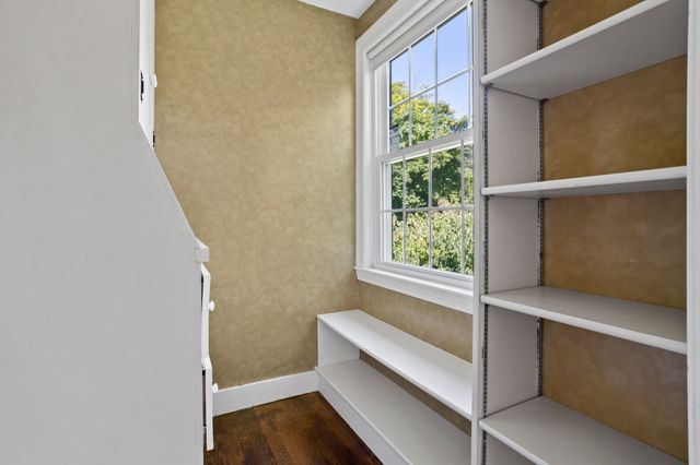 4 Meadowbrook Rd, Dover, MA 02030