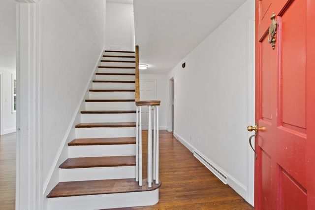 4 Meadowbrook Rd, Dover, MA 02030