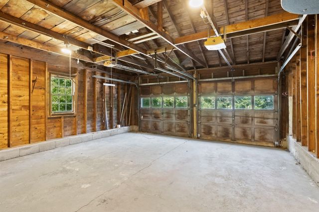 4 Meadowbrook Rd, Dover, MA 02030
