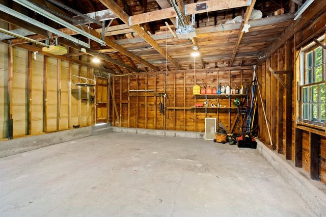 4 Meadowbrook Rd, Dover, MA 02030