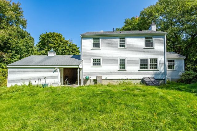4 Meadowbrook Rd, Dover, MA 02030
