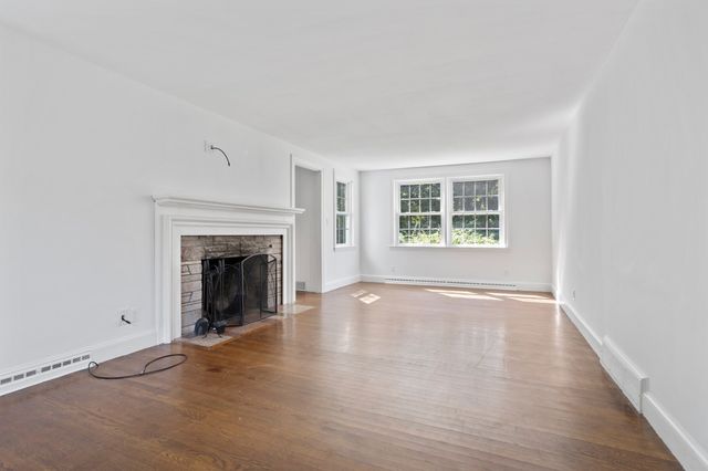 4 Meadowbrook Rd, Dover, MA 02030