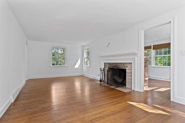 4 Meadowbrook Rd, Dover, MA 02030