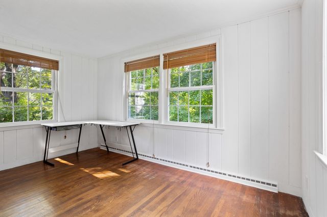 4 Meadowbrook Rd, Dover, MA 02030
