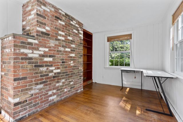 4 Meadowbrook Rd, Dover, MA 02030