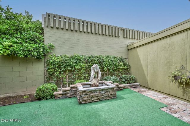 6035 N 10th Place, Phoenix, AZ 85014