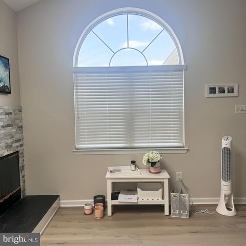 1205 MEGANS LN, Burlington, NJ 08016